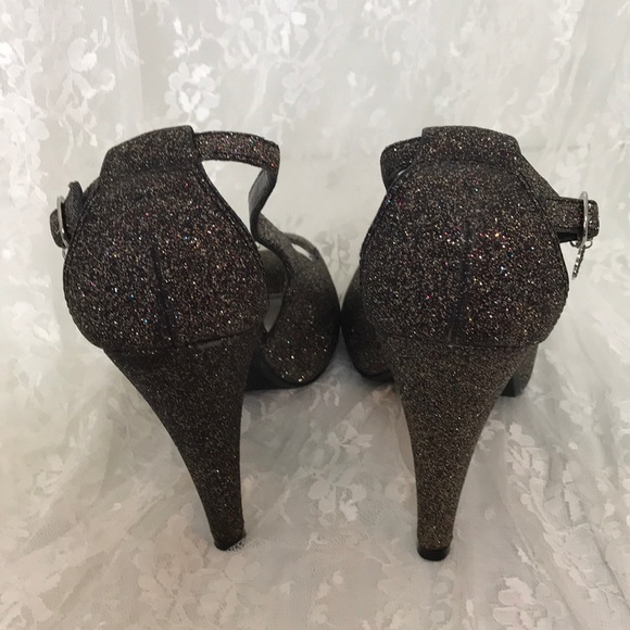 Escarpins Fergalicious Noirs à Bout Ouvert Avec Strass - Taille 8 US - Occasion